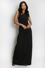 Load image into Gallery viewer, Svartur síður kjóll kemur yfir aðra öxl www.demetra.is jólakjóll árshátíðarkjóll áramótakjóll
