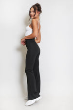 Load image into Gallery viewer, Svartar flare buxur með push up www.demetra.is
