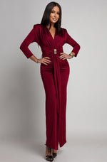 Load image into Gallery viewer, Dökkrauður síður kjóll með herðapúðum fyrir jól og áramót klauf að framan www.demetra.is
